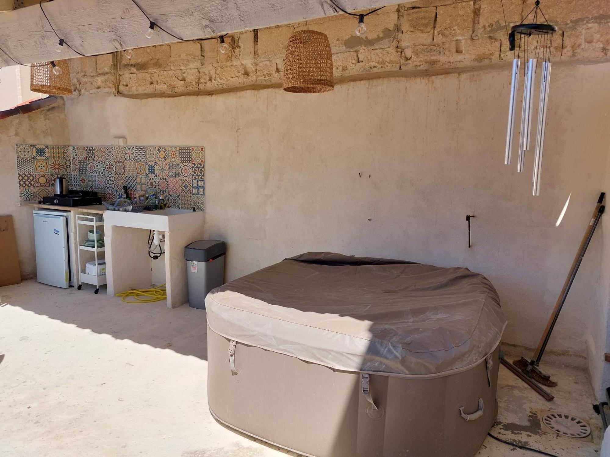 Maison Intra Muros, Terrasses Avec Vue Jaccuzzi Et Garage อาวีญง ห้อง รูปภาพ